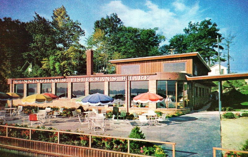 River Crab Blue Water Inn (Stew Cunninghams Fishermans Wharf) - Vintage Postcard (newer photo)